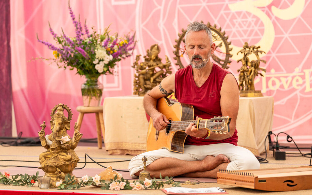 Yoga & Klang: Best of 2026 – Masterclass mit Ramadhuta & Musik von Axel Kabbe